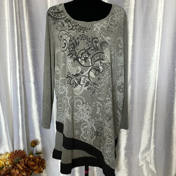 Catherines Women’s 1X 3/4 Sleeve Gray Embellished Stretch Floral Tunic - Picture 1 of 8